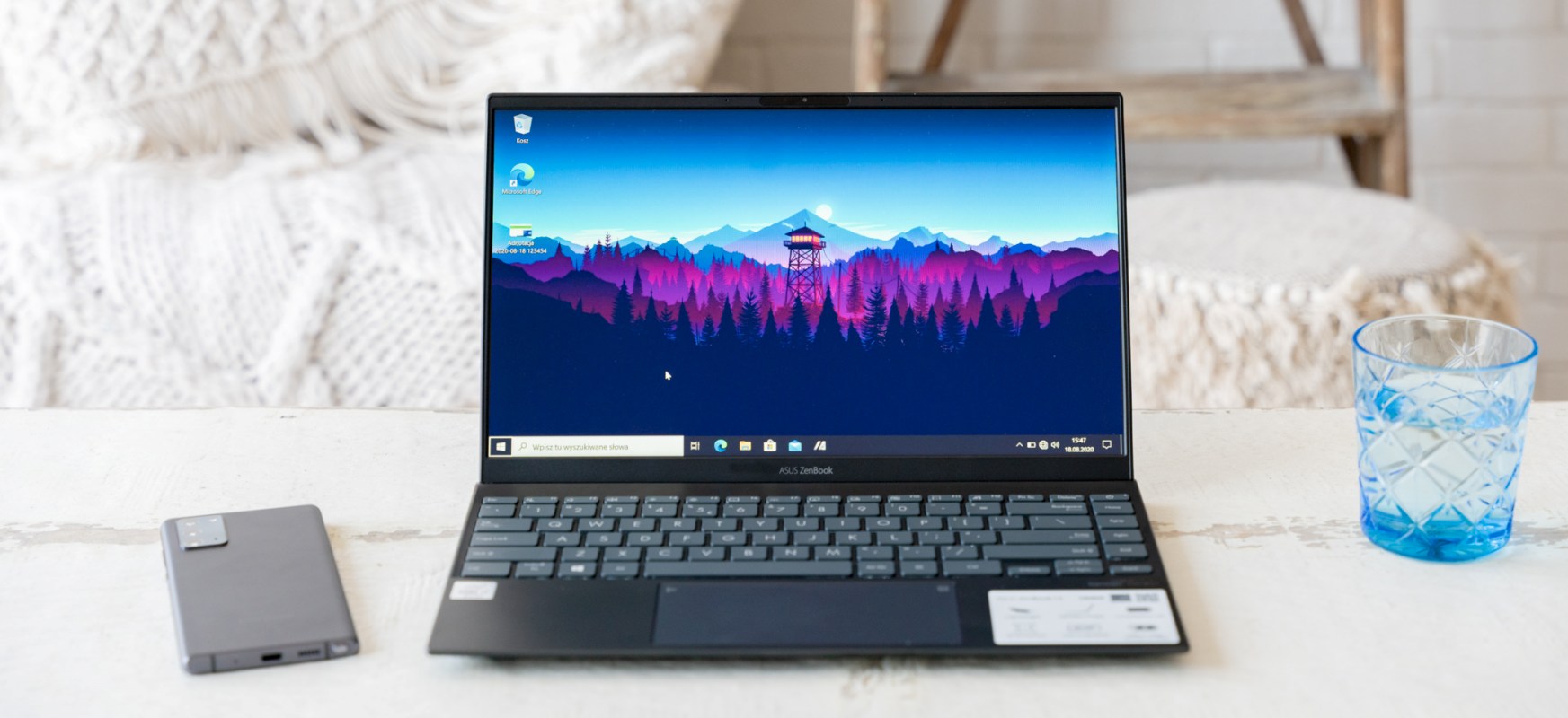 Laptop z ekranem OLED w pracy - dlaczego warto?