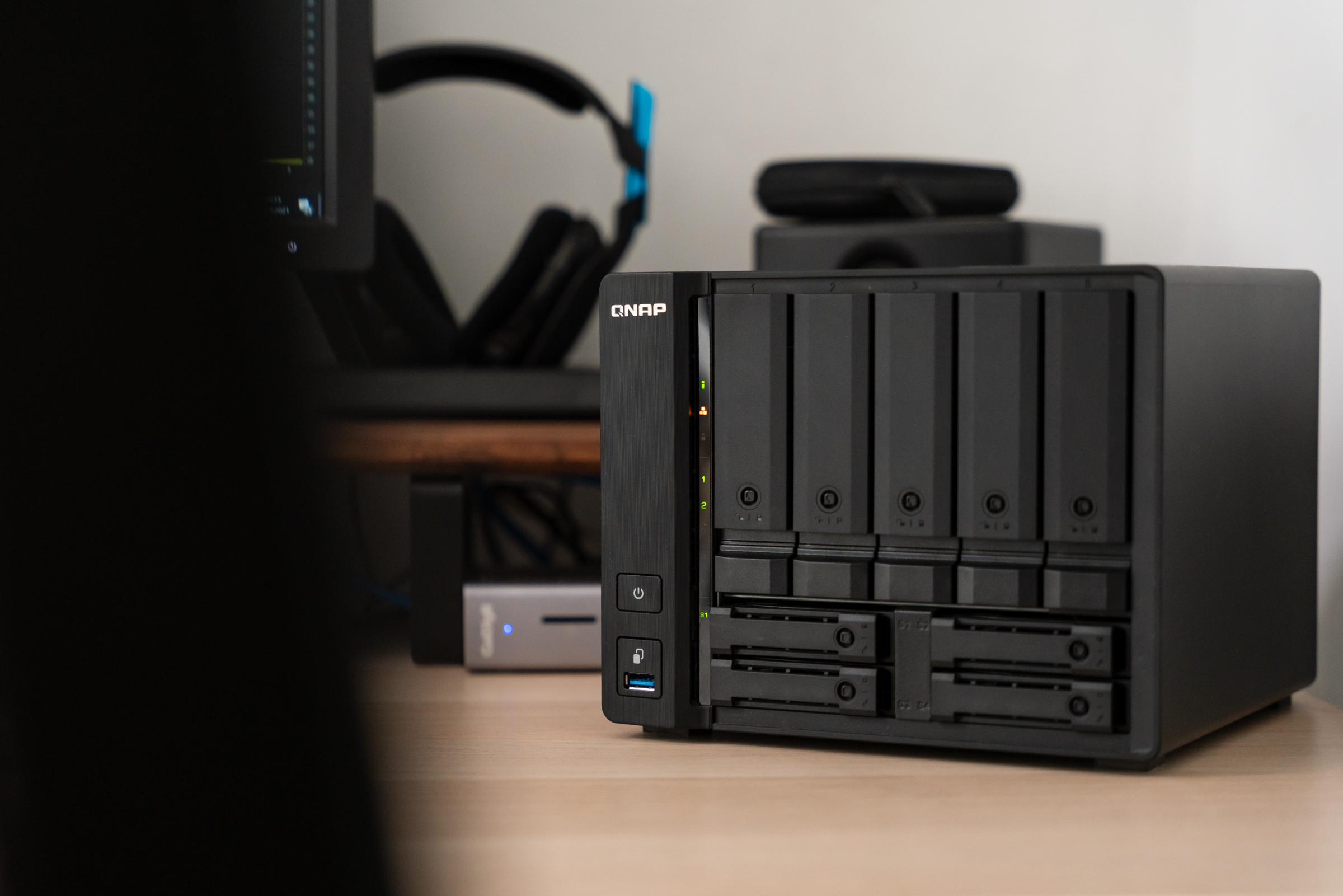 QNAP TS-h973AX class="wp-image-1865877"