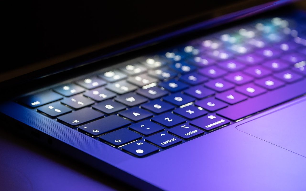 MacBook Pro 14 wprawił mnie w osłupienie. Pierwsze wrażenia