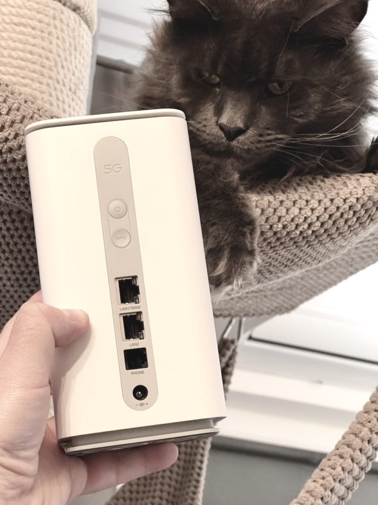 OPPO 5G CPE T1a router Plus internet class="wp-image-1959455"