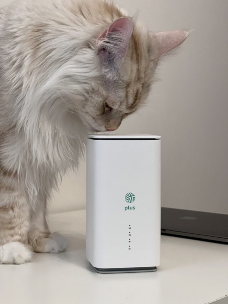 OPPO 5G CPE T1a router Plus internet class="wp-image-1959458"
