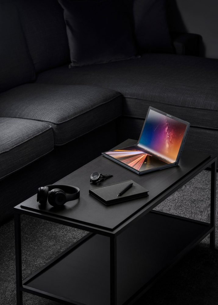 Asus ZenBook 17 Fold OLED class="wp-image-1998935"