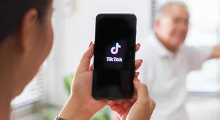 Jak edytować film na TikTok? Jak dodać efekty i muzykę? Poradnik