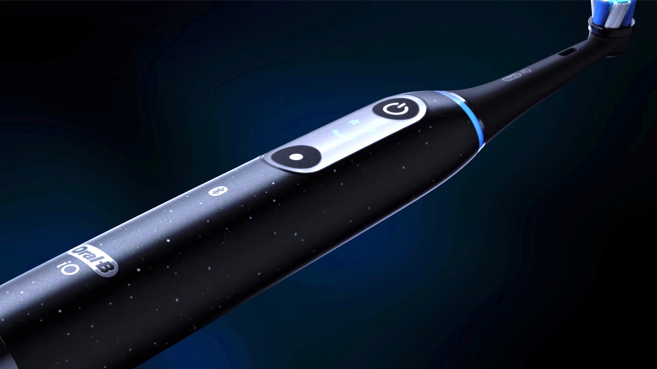 Oral-B iO10 to szczoteczka magnetyczna i asystent w ładowarce