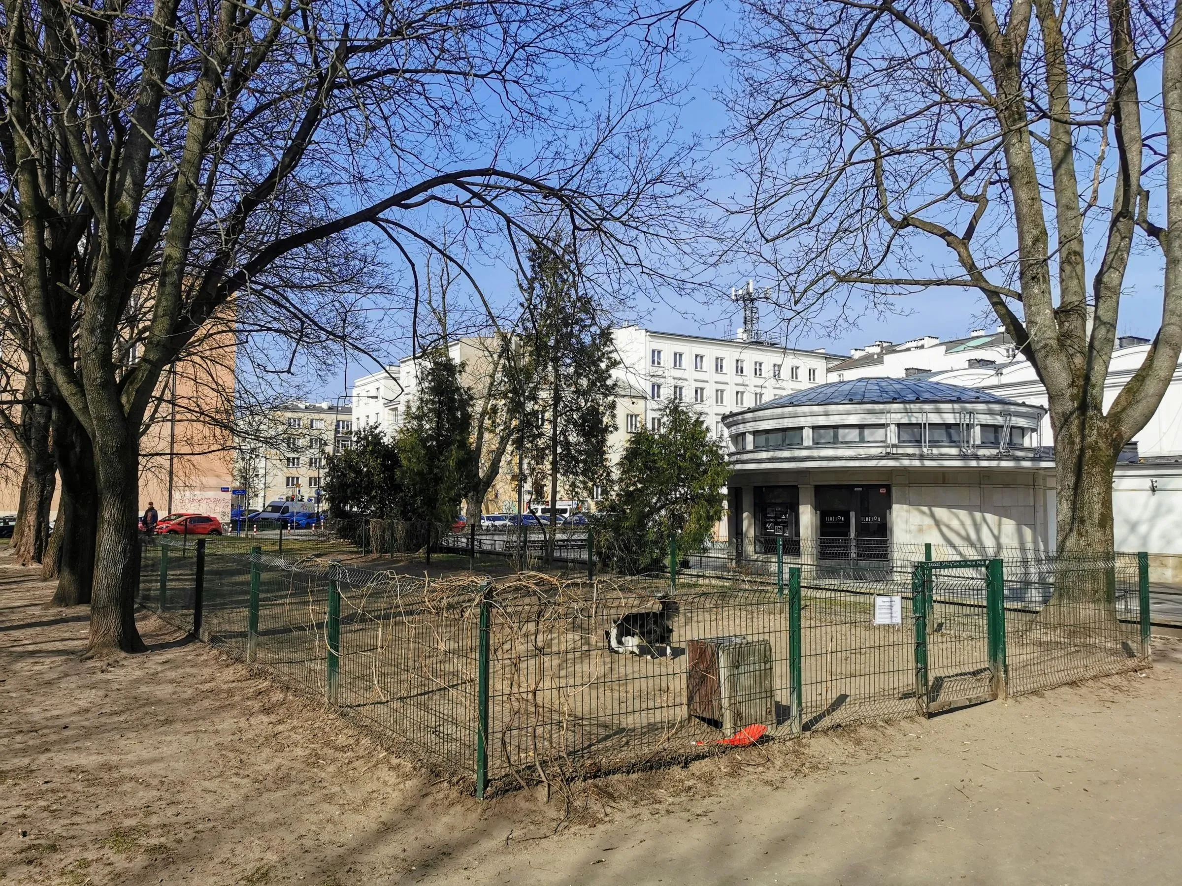 Pościemniali, teraz milczą, a mieszkańcy tracą ważną atrakcję. Tak warszawscy urzędnicy łamią własne słowo