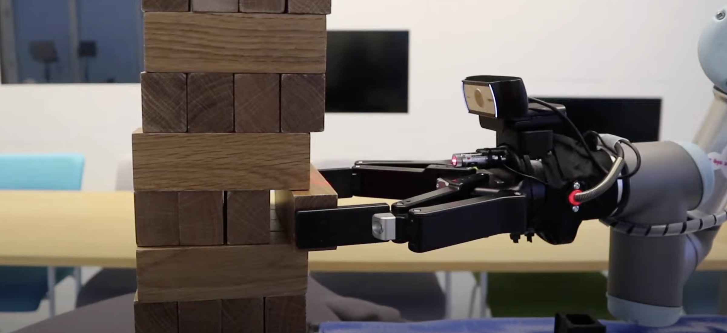 5g-hi5-robot-ramie-hubraum-t-mobile 0