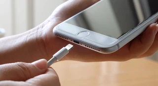 iPhone 14 nadal bez USB-C
