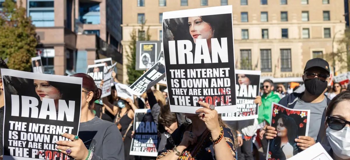 Iran walczy z protestami, odcinając je od internetu