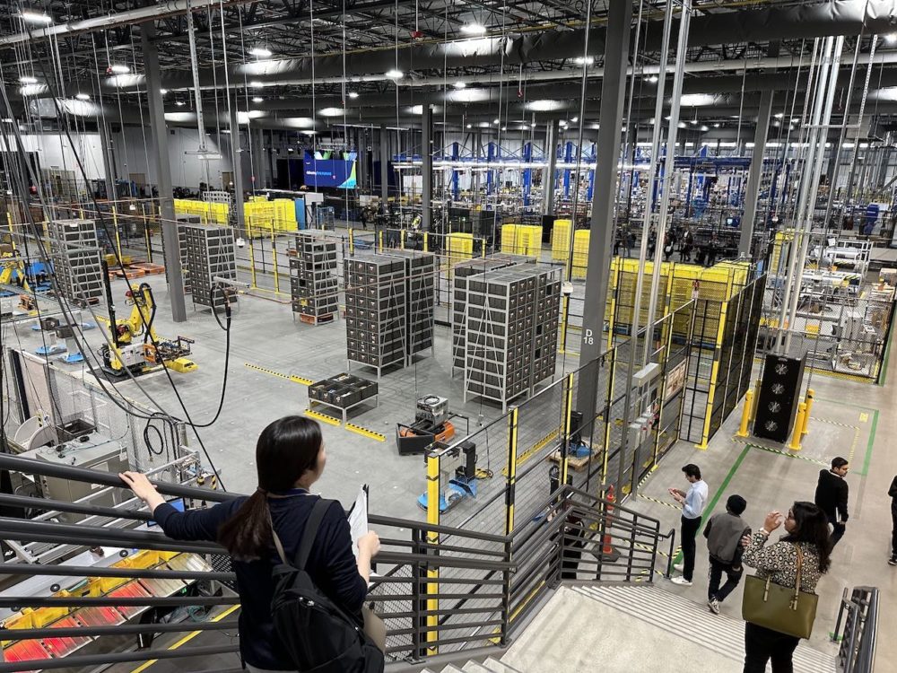 amazon centrum robotyki Westborough BOS29