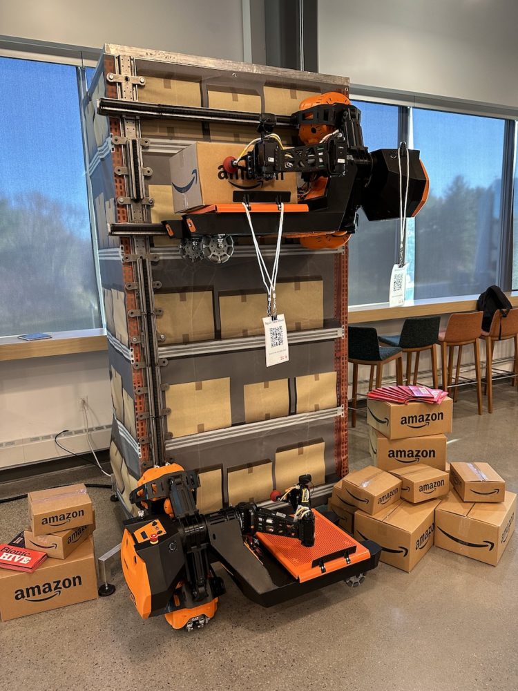 https://ocs-pl.oktawave.com/v1/AUTH_2887234e-384a-4873-8bc5-405211db13a2/spidersweb/2022/11/amazon-delivering-the-future-3-750x1000.jpeg