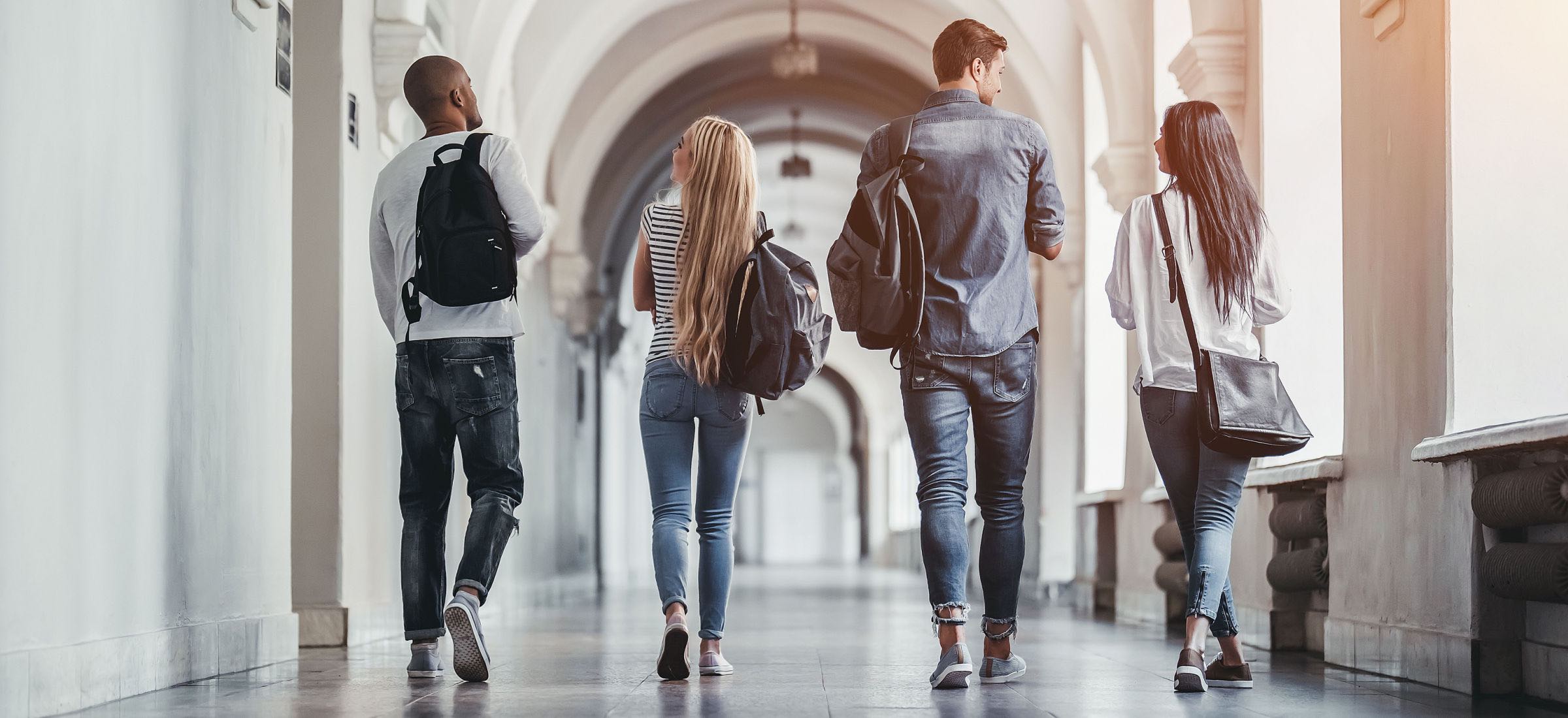 Chatboty już piszą eseje za studentów. Licencjaty i magisterki to kwestia czasu