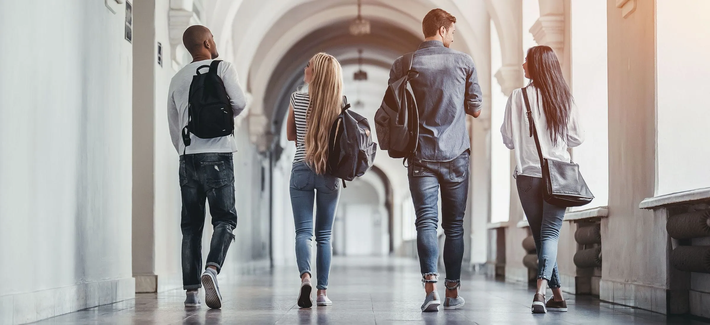 Chatboty już piszą eseje za studentów. Licencjaty i magisterki to kwestia czasu