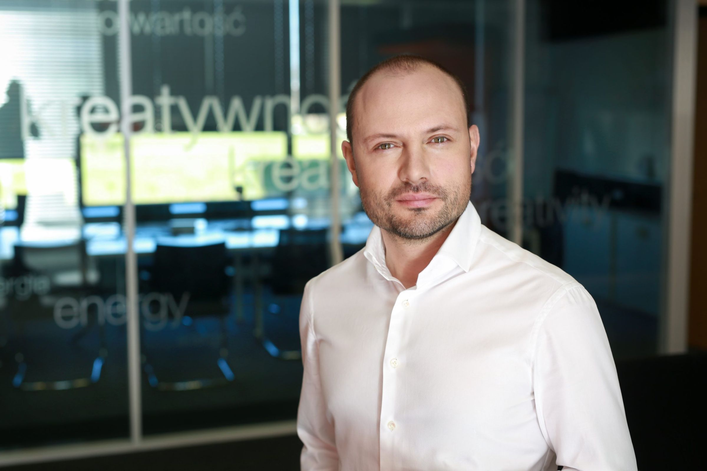 Zostań w apce, zachęca Orange. Operator zapowiada zmiany w salonach