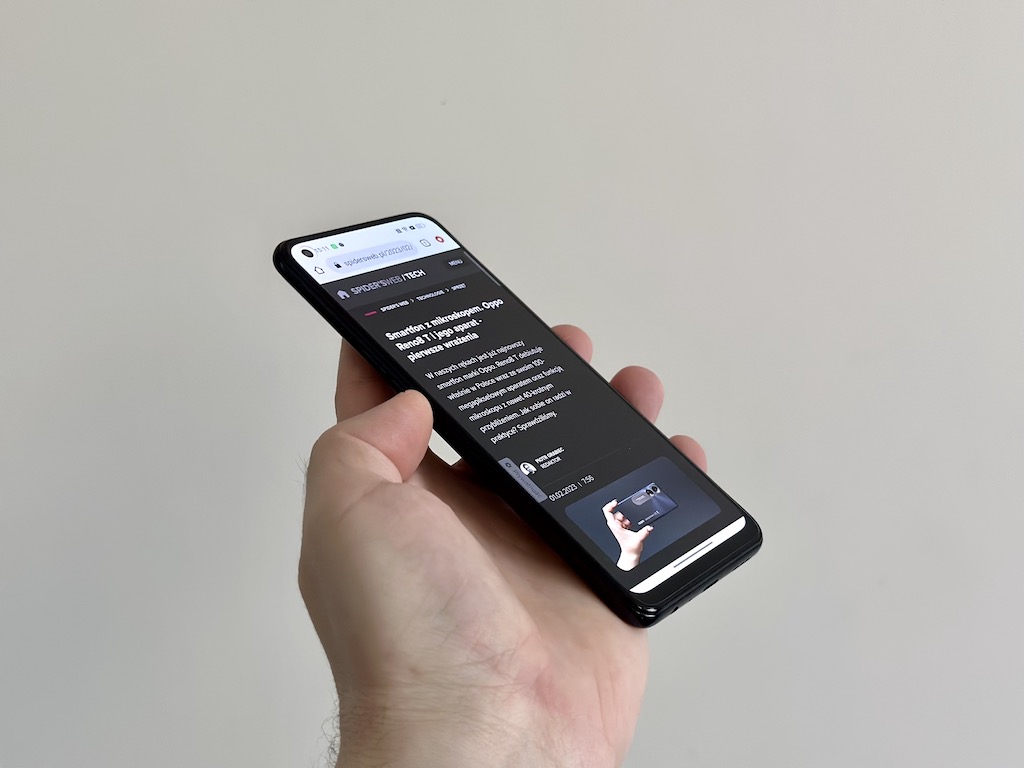 Oppo Reno8 T ma wyświetlacz typu AMOLED