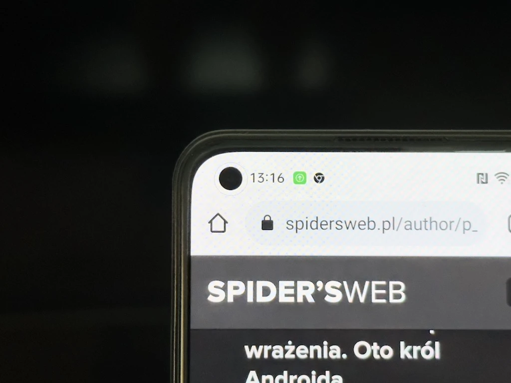 Oppo Reno8 T i wycięcie na aparat z przodu 