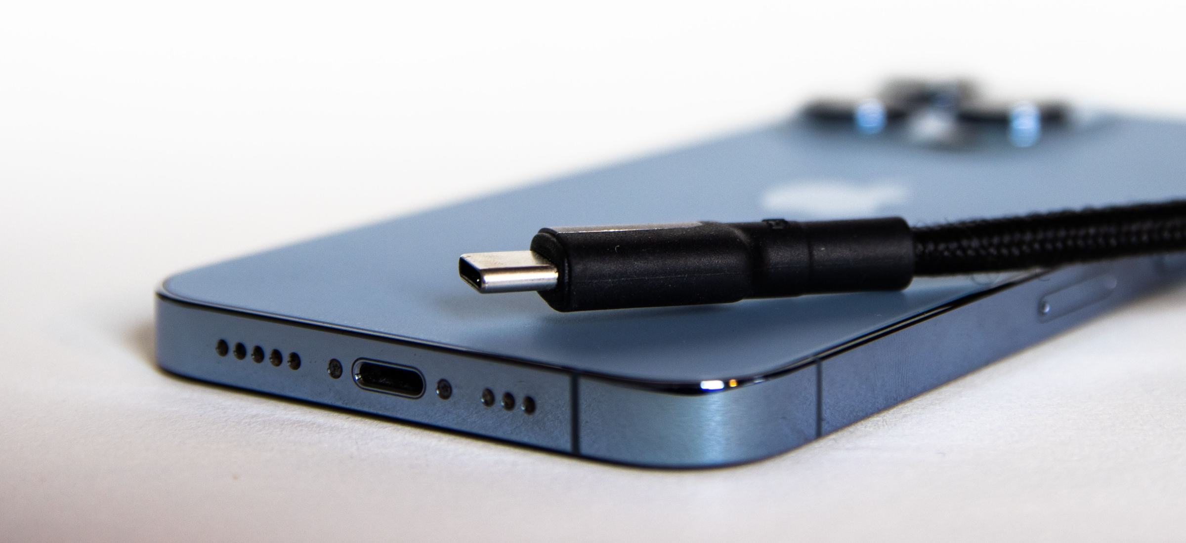 złącze USB-C w iPhonie 15