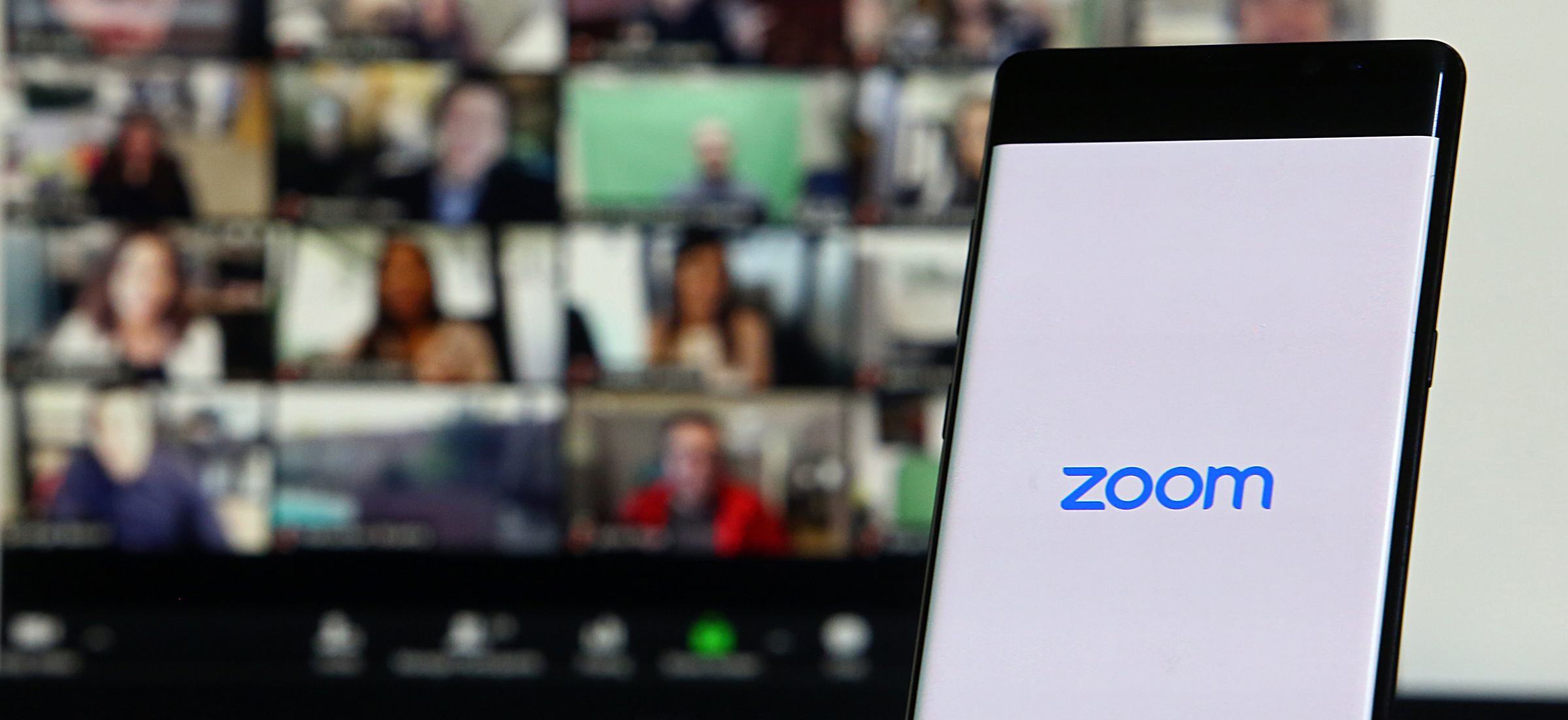zoom zwolnienia