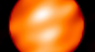 Zagadkowa Betelgeza. Wszystko, co musisz wiedzieć o tym tajemniczym gigancie 