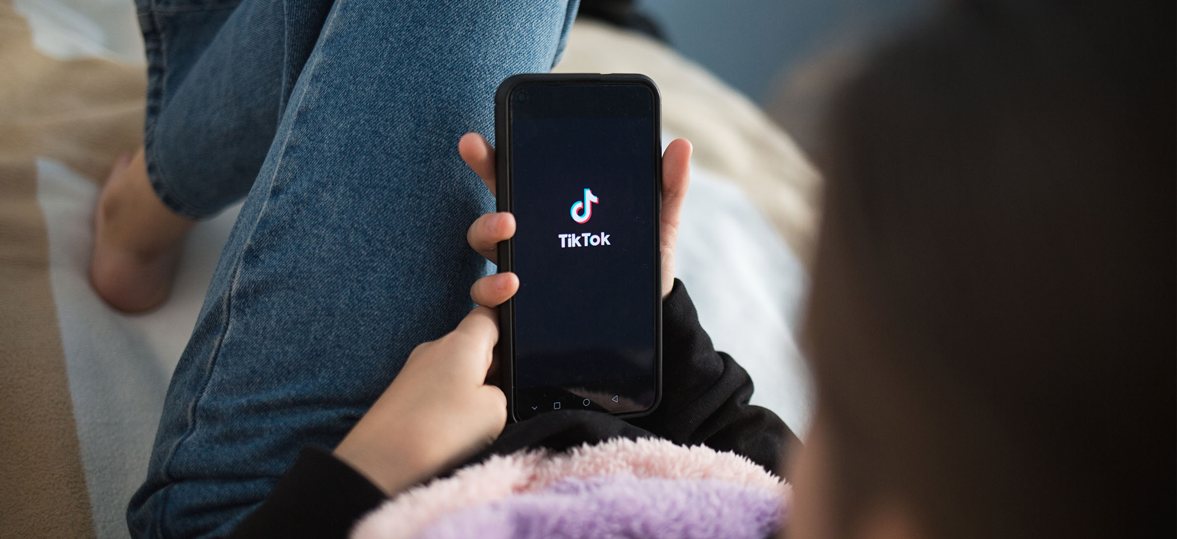Patologiczny trend na TikToku zbiera żniwo. Dzieciak nie żyje, bo wziął udział w chorym challengu