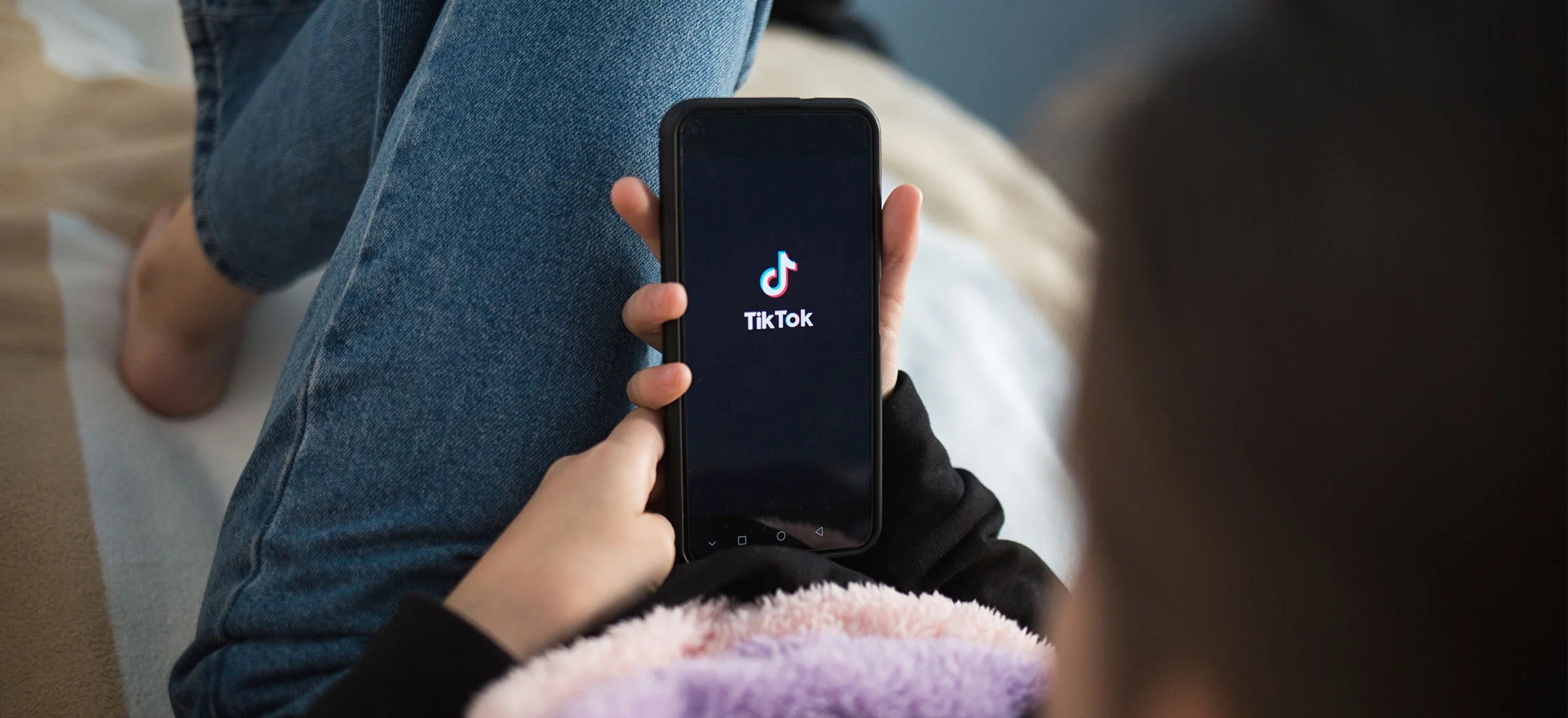 Patologiczny trend na TikToku zbiera żniwo. Dzieciak nie żyje, bo wziął udział w chorym challengu