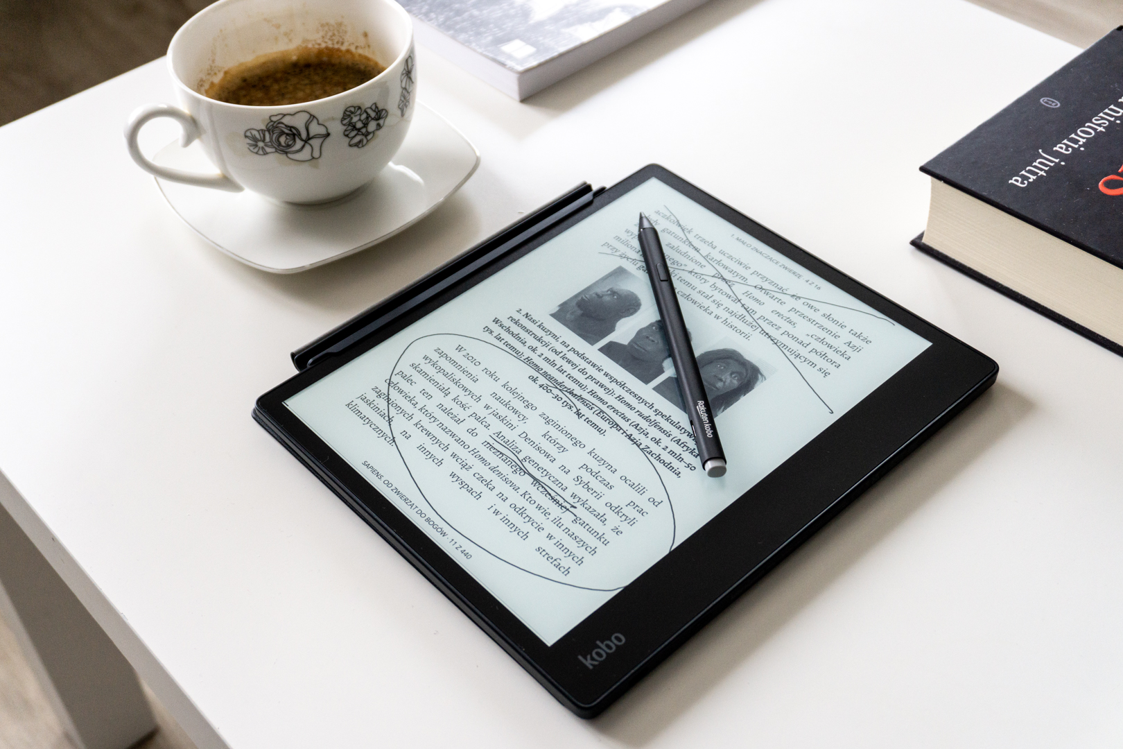 Recenzja Rakuten Kobo Elipsa 2E. Czytnik z rysikiem rzuca wyzwanie Kindle Scribe