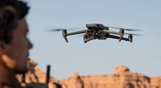 Oto DJI Mavic 3 Pro. Topowy dron ma teraz nie dwie, a trzy kamery