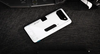 Asus ROG Phone 7 Ultimate to najlepszy gamingowy smartfon. Kropka