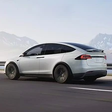 Źródło: tesla.com