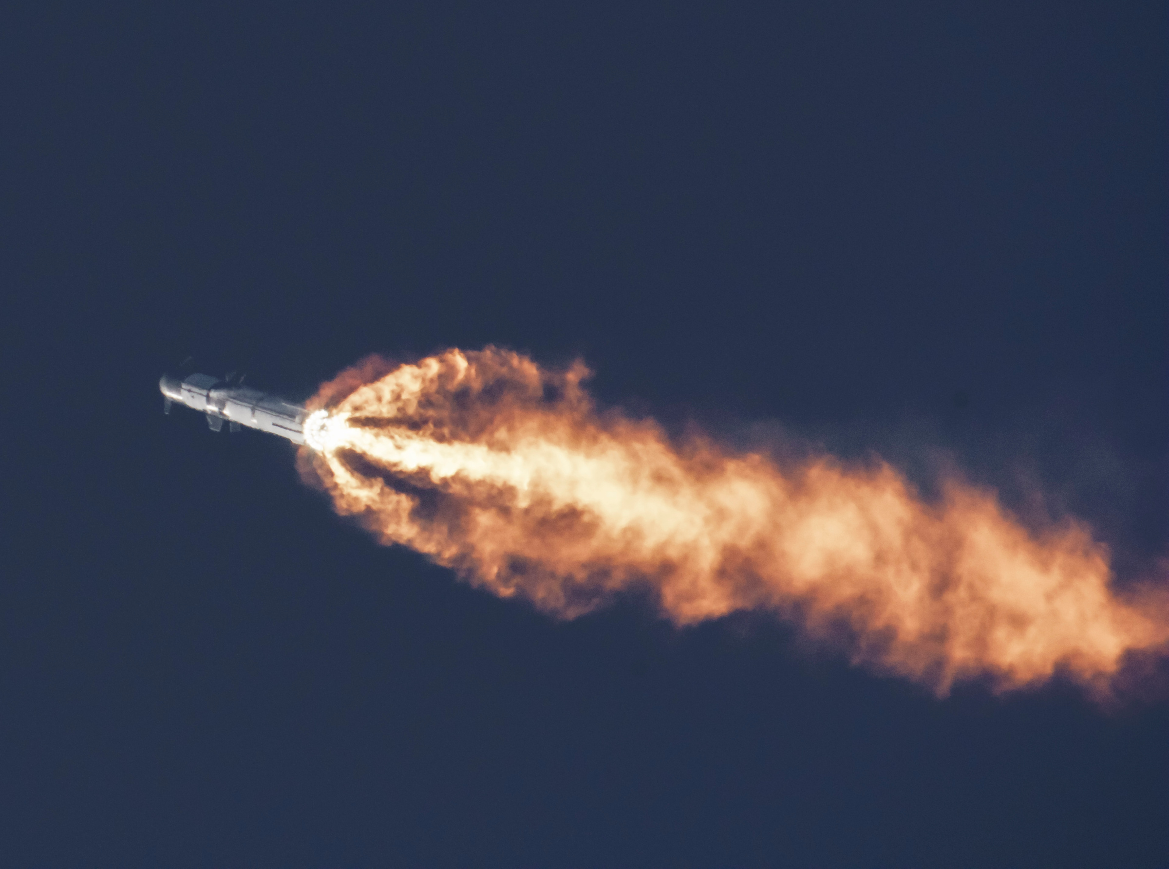 Starship wystartował i wybuchł! Pierwszy lot testowy rakiety SpaceX zakończony częściowym sukcesem