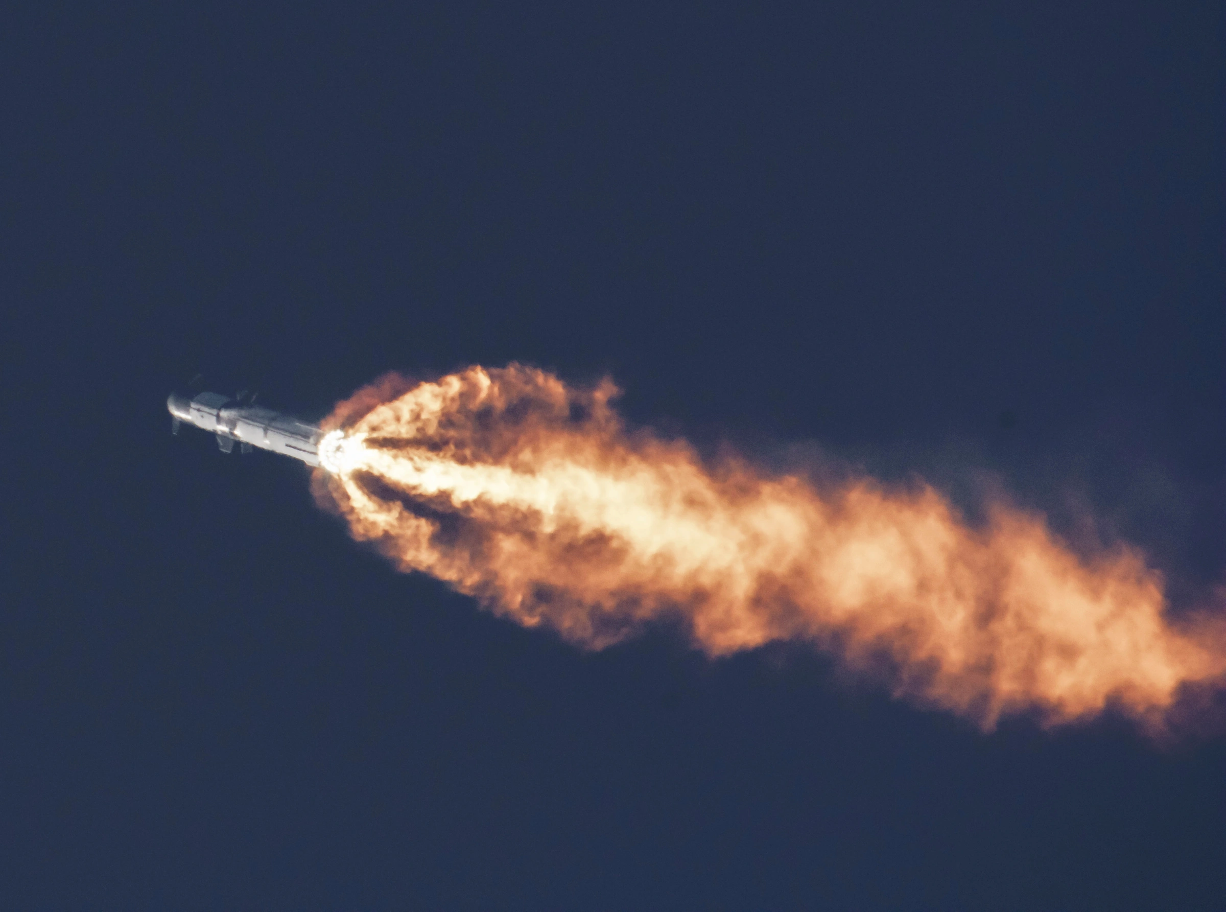 Starship wystartował i wybuchł! Pierwszy lot testowy rakiety SpaceX zakończony częściowym sukcesem