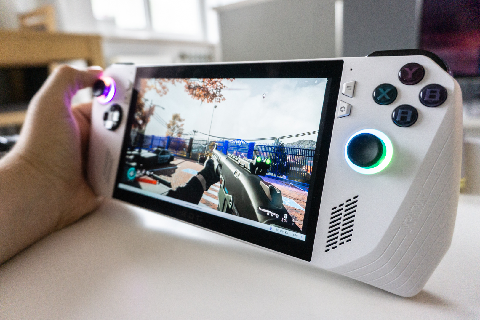 Ruszyła przedsprzedaż ASUS ROG Ally. Można zgarnąć słuchawki gratis