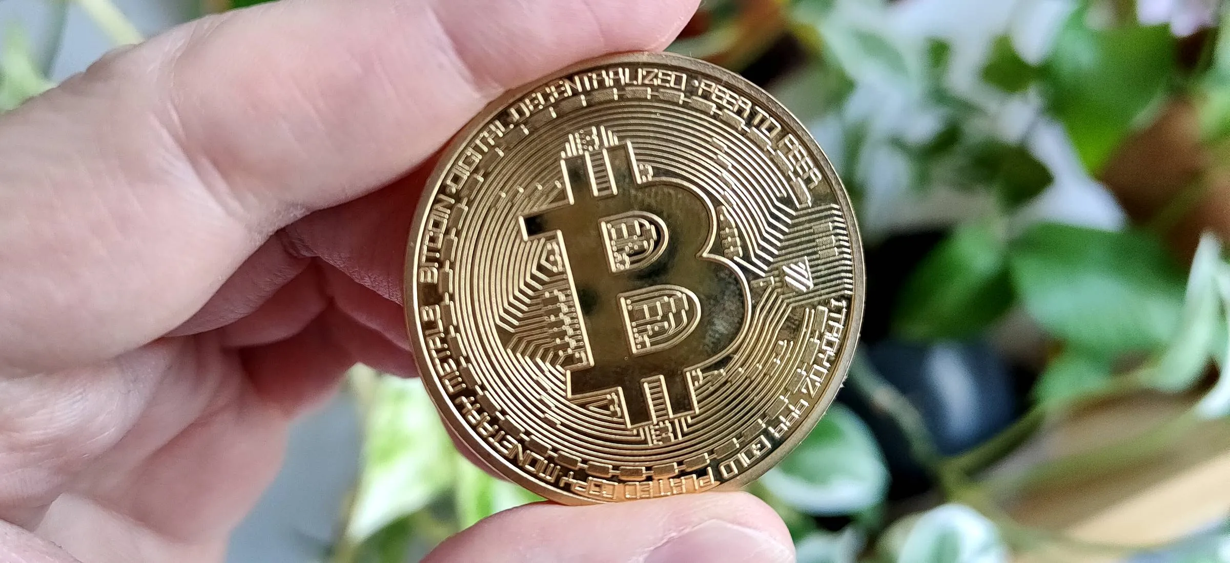 Jak wypłacić Bitcoina z bitomatu?