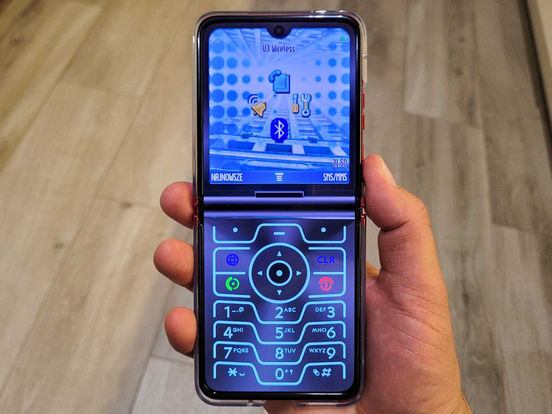 motorola razr 40 ultra retro