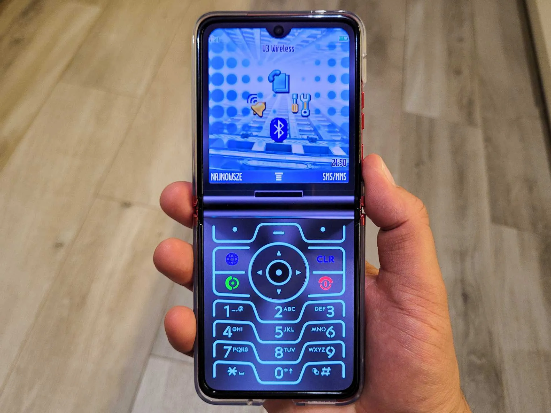 motorola razr 40 ultra retro