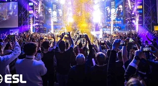 Fan e-sportu to bestia społecznościowa. Wyniki badania zadają kłam stereotypowi "piwniczaka"