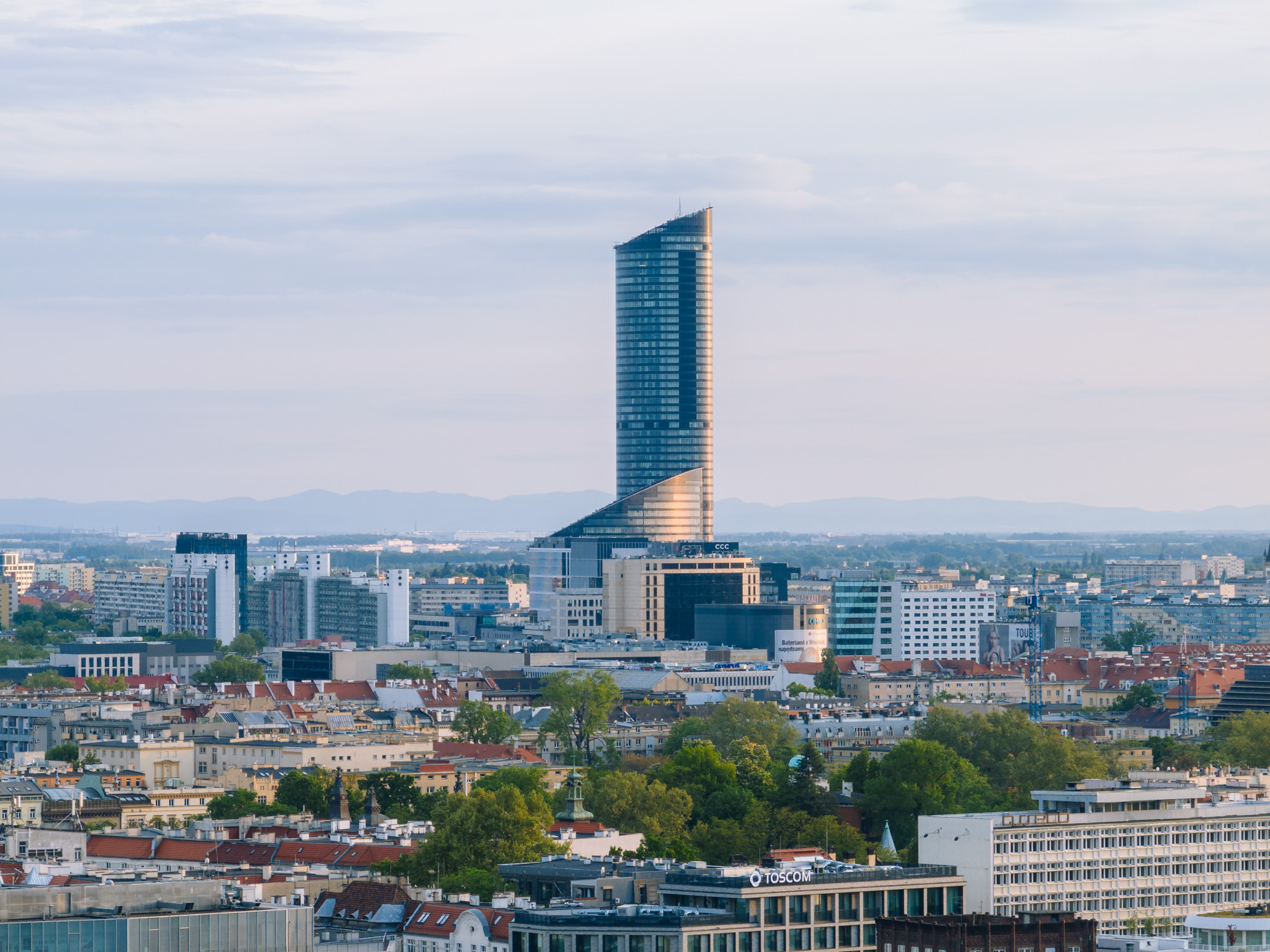 DJI Mavic 3 Pro, 70 mm, f/2.8, 1/100 s, ISO 100, zdjęcie obrobione.
