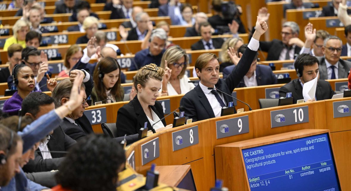 Efekt brukselski. Unia Europejska chce stać się globalnym regulatorem AI