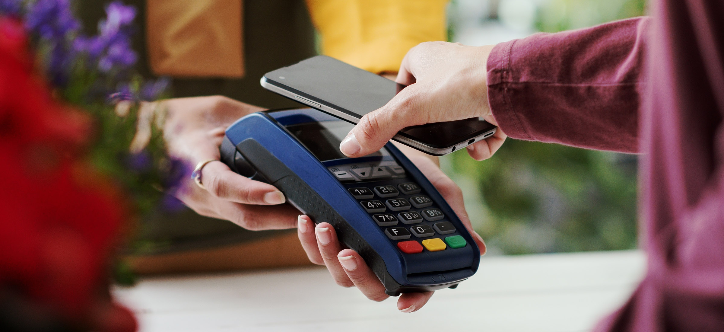Już nie trzeba będzie jeździć telefonem po terminalu. NFC zmieni się nie do poznania