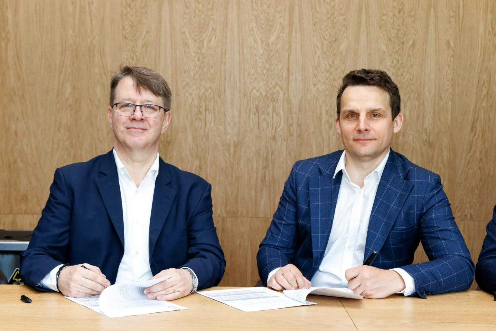 Play i Exatel ogłaszają partnerstwo usług telekomunikacyjnych. Na rynku pojawią się niebieskie karty SIM