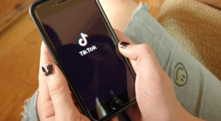 TikTok bawi się w Twittera, to znaczy X. Wprowadza funkcje postów tekstowych