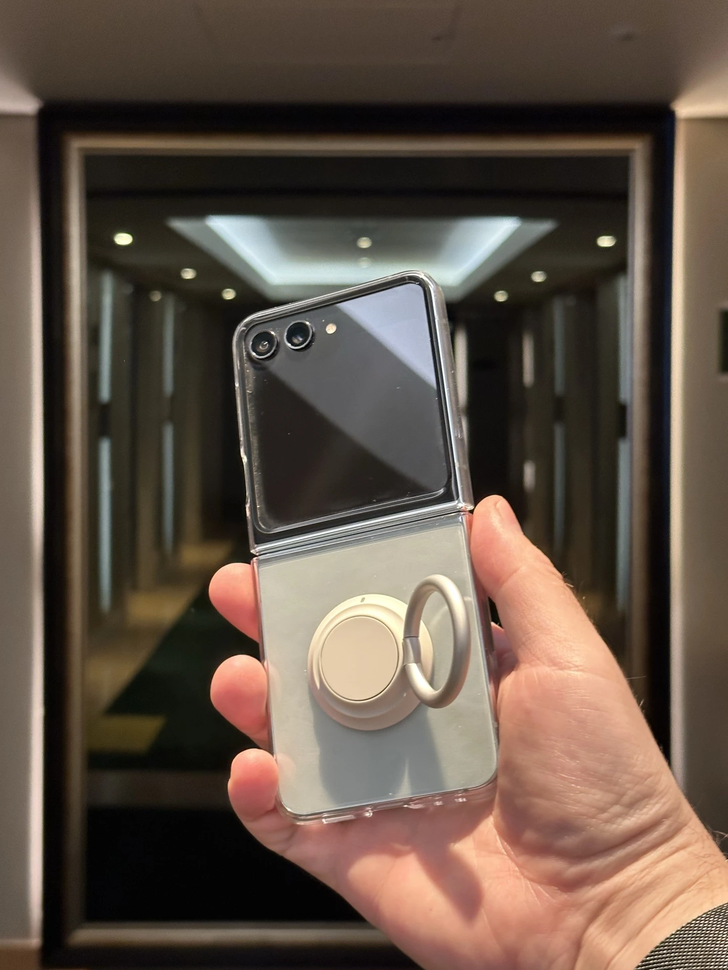 Clear Case Gadget, czyli etui do Galaxy Z Flip 5 z odłączanym pierścieniem 