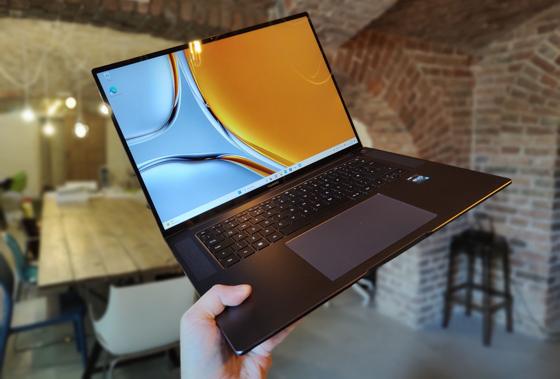 Huawei MateBook 16s 2023 - może nie jak piórko, ale wciąż lekki