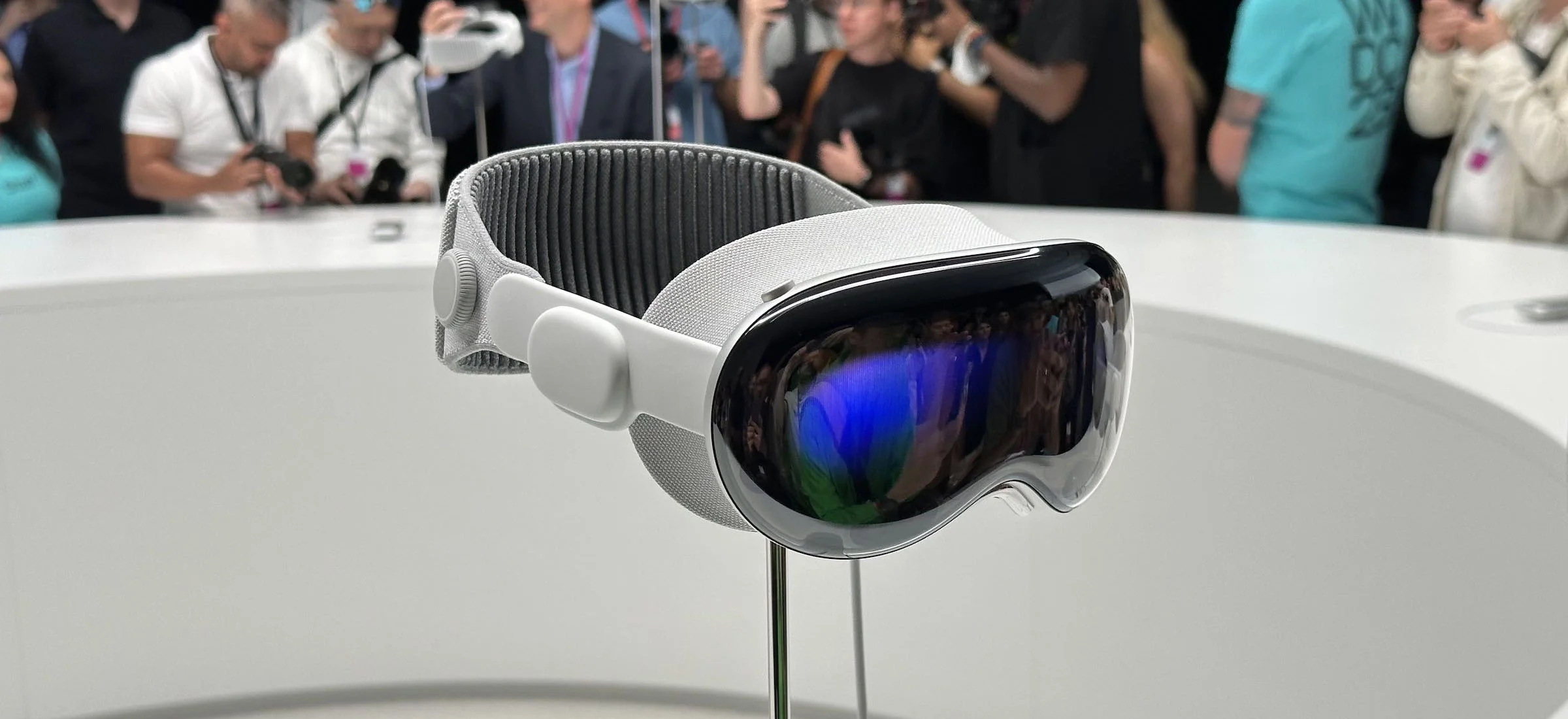 Ten iPhone wygląda jak Apple Vision Pro. Tyle że kosztuje 3 razy więcej