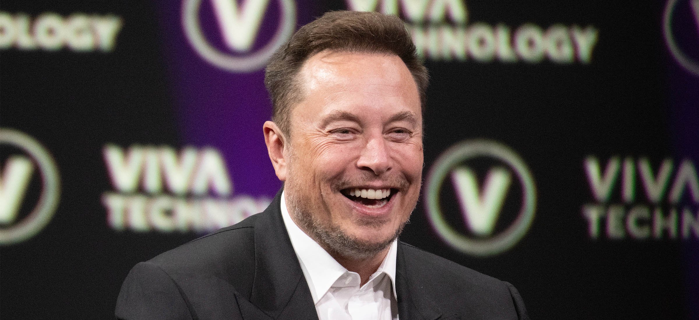 Elon Musk zmienił zdanie. Za pieniądze Tesli buduje szklany dom