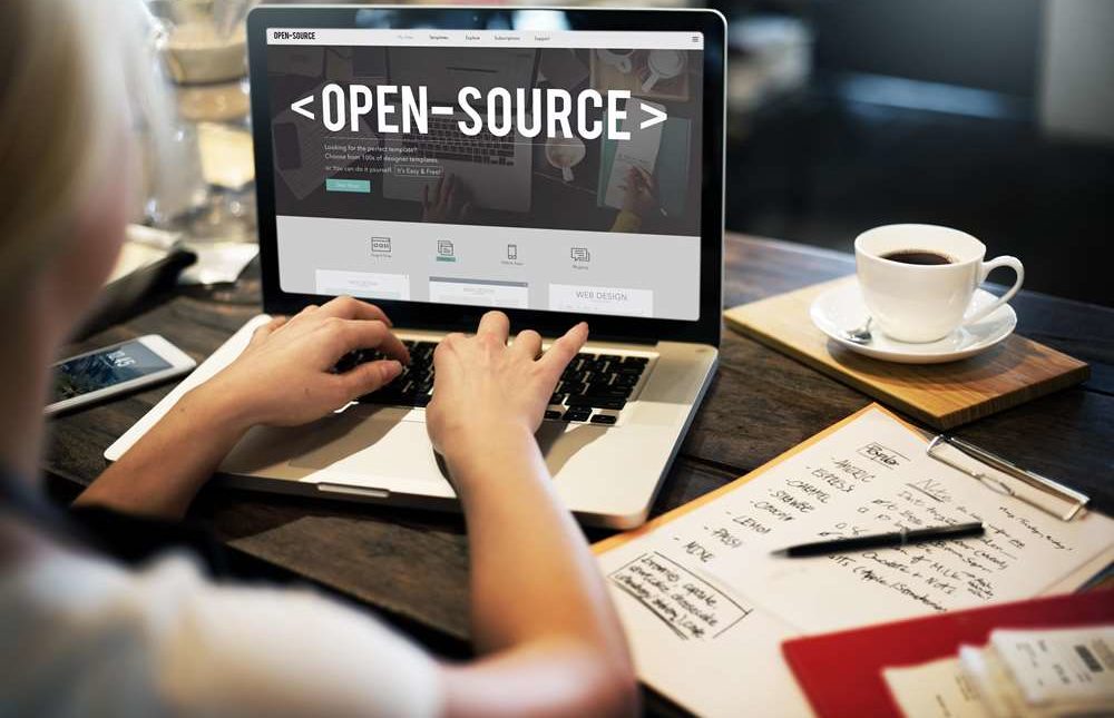 Wyścig zbrojeń o sztuczną inteligencję. Czy open source może pokonać Big Techy?