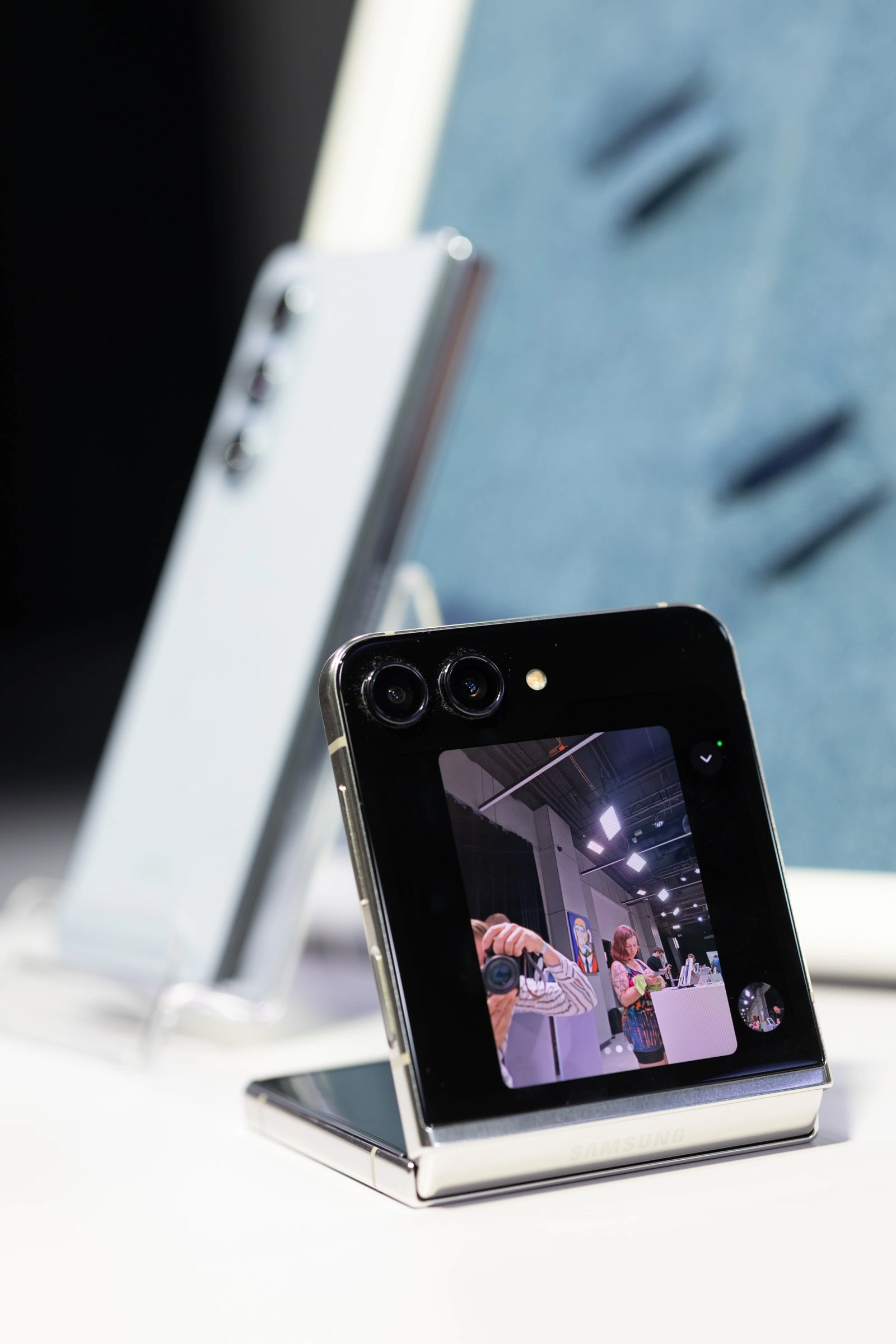 Samsung Galaxy Z Flip 5, fot. Krzysztof Basel. 