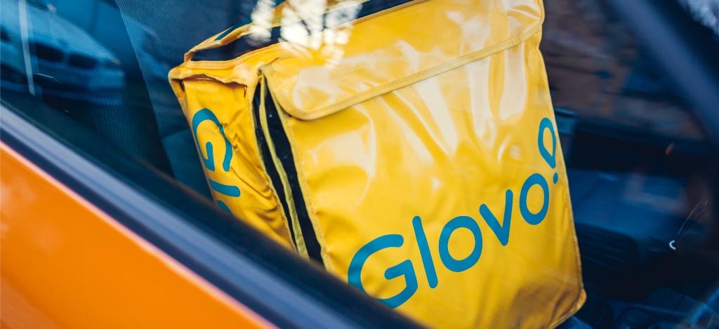 Kurier stracił pół kciuka, pracując dla Glovo. Platforma odmówiła mu odszkodowania