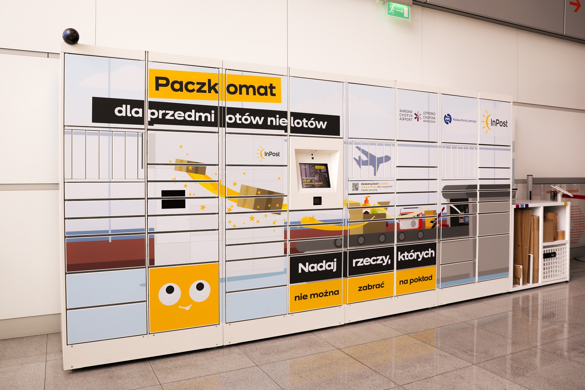 paczkomat na lotnisku