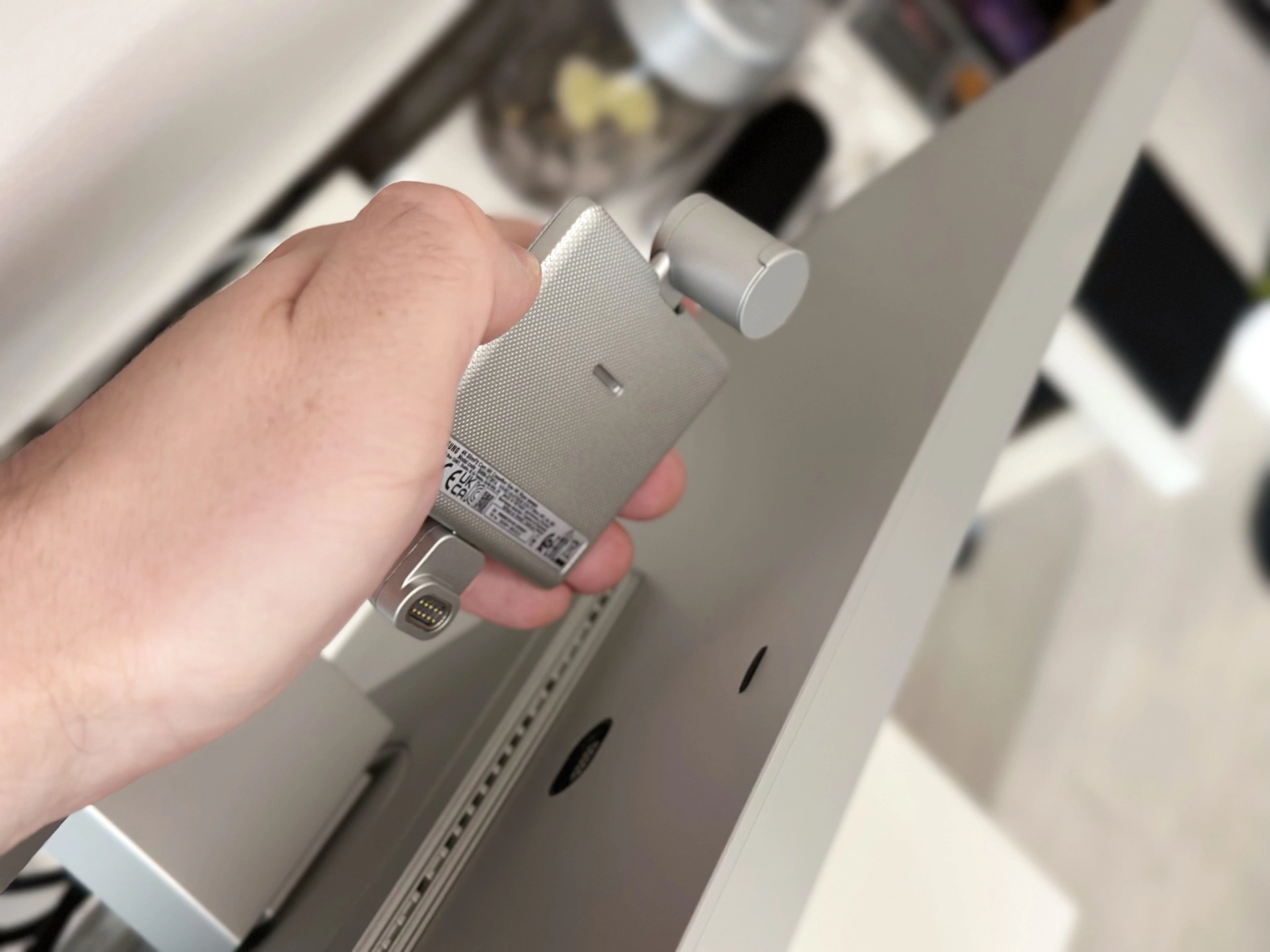 samsung viewfinity s9 monitor 5k kontra apple studio display kamerka 