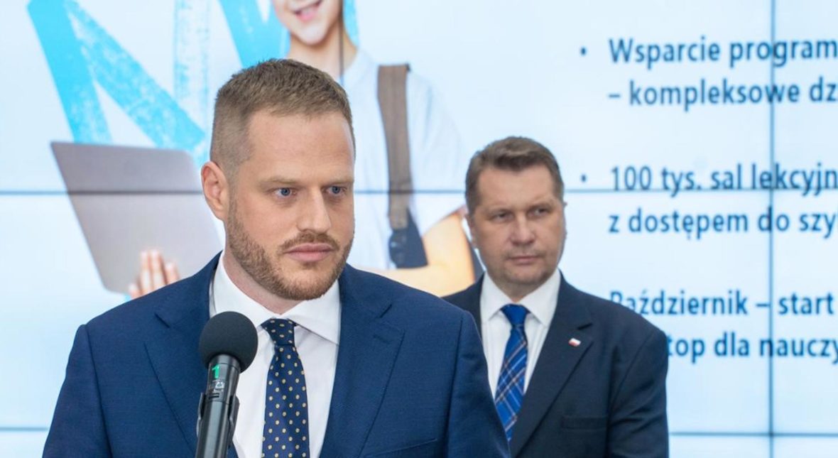 Cyfrowa filozofia rządu. Rozdać laptopy, a konsekwencjami martwić się później